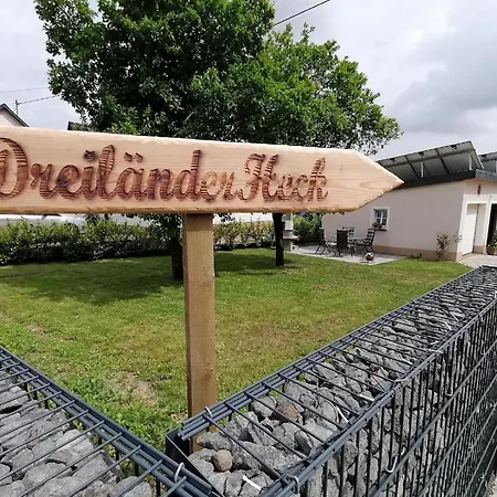 In Mit Terrasse, Grill Und Garten Apartment Habscheid