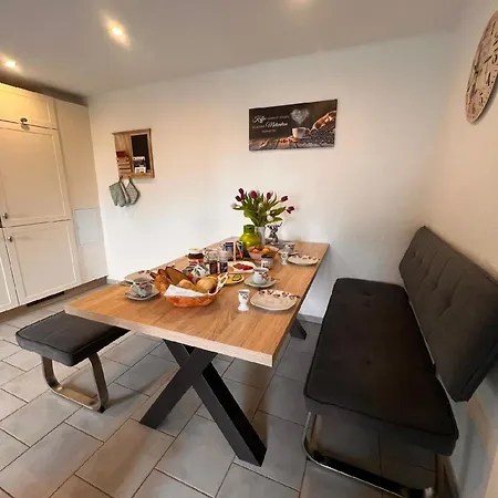 Apartment In Mit Terrasse, Grill Und Garten Habscheid